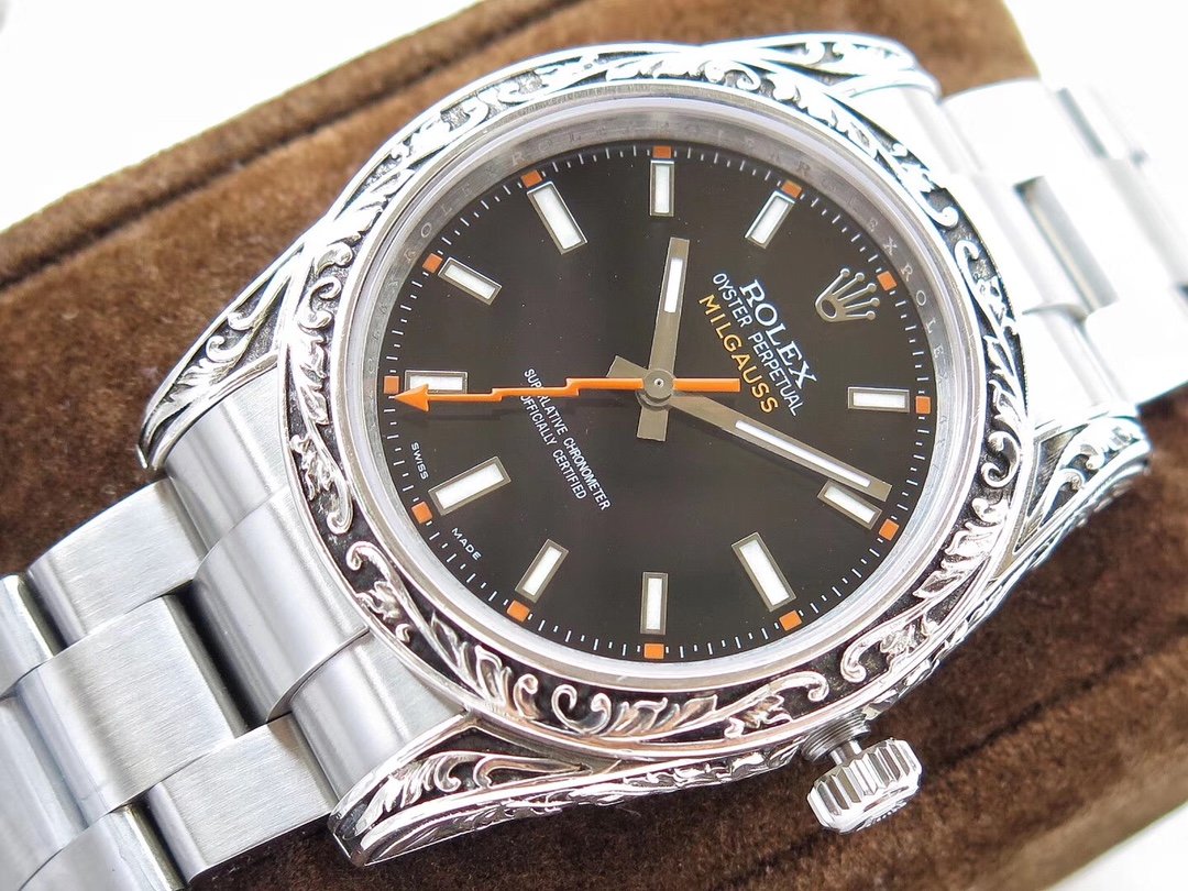 CLASSIC 40MM HAND-ENGRAVED CASE BLACK DIAL WATCH