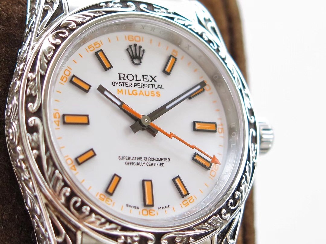CLASSIC 40MM HAND-ENGRAVED CASE WHITE DIAL WATCH