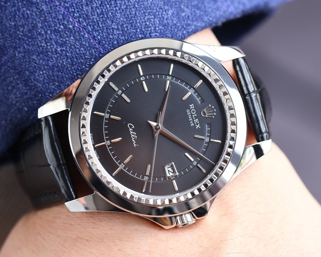 CLASSIC 42MM DATE BLACK DIAL WATCH