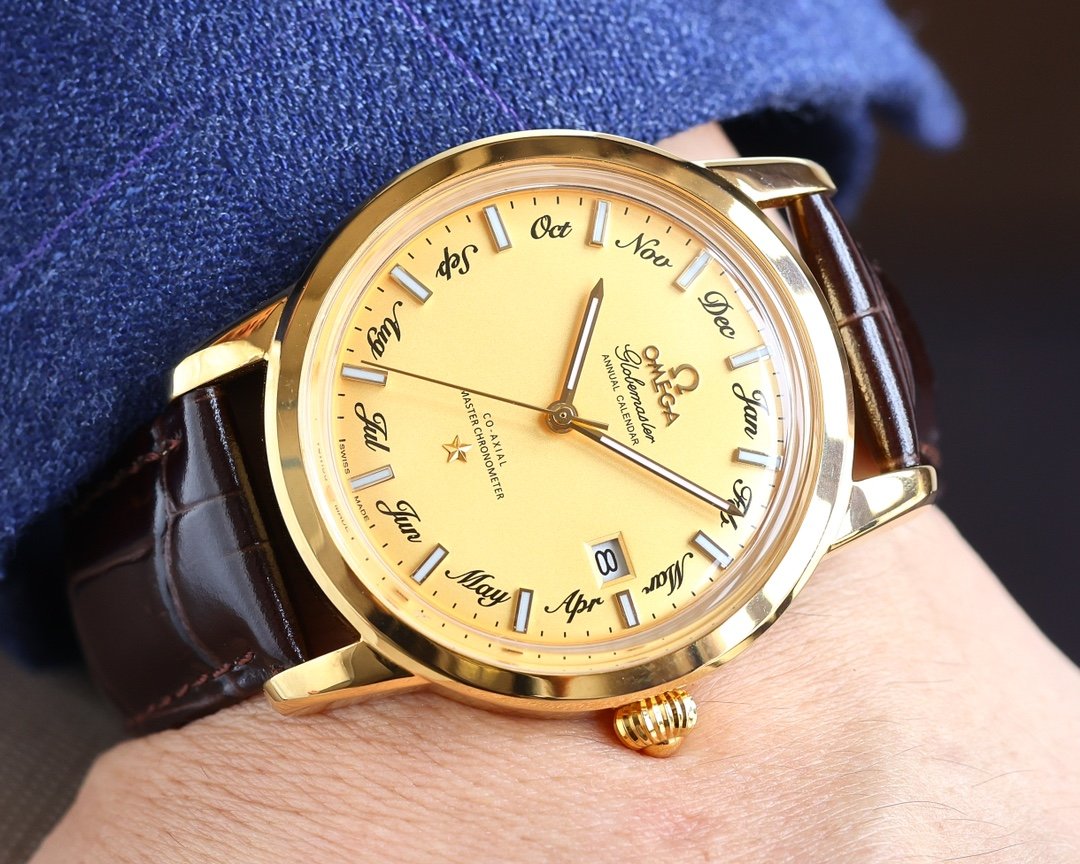 VARELLO CLASSIC 40MM GOLD-TONE CASE ANNUAL CALENDAR WATCH