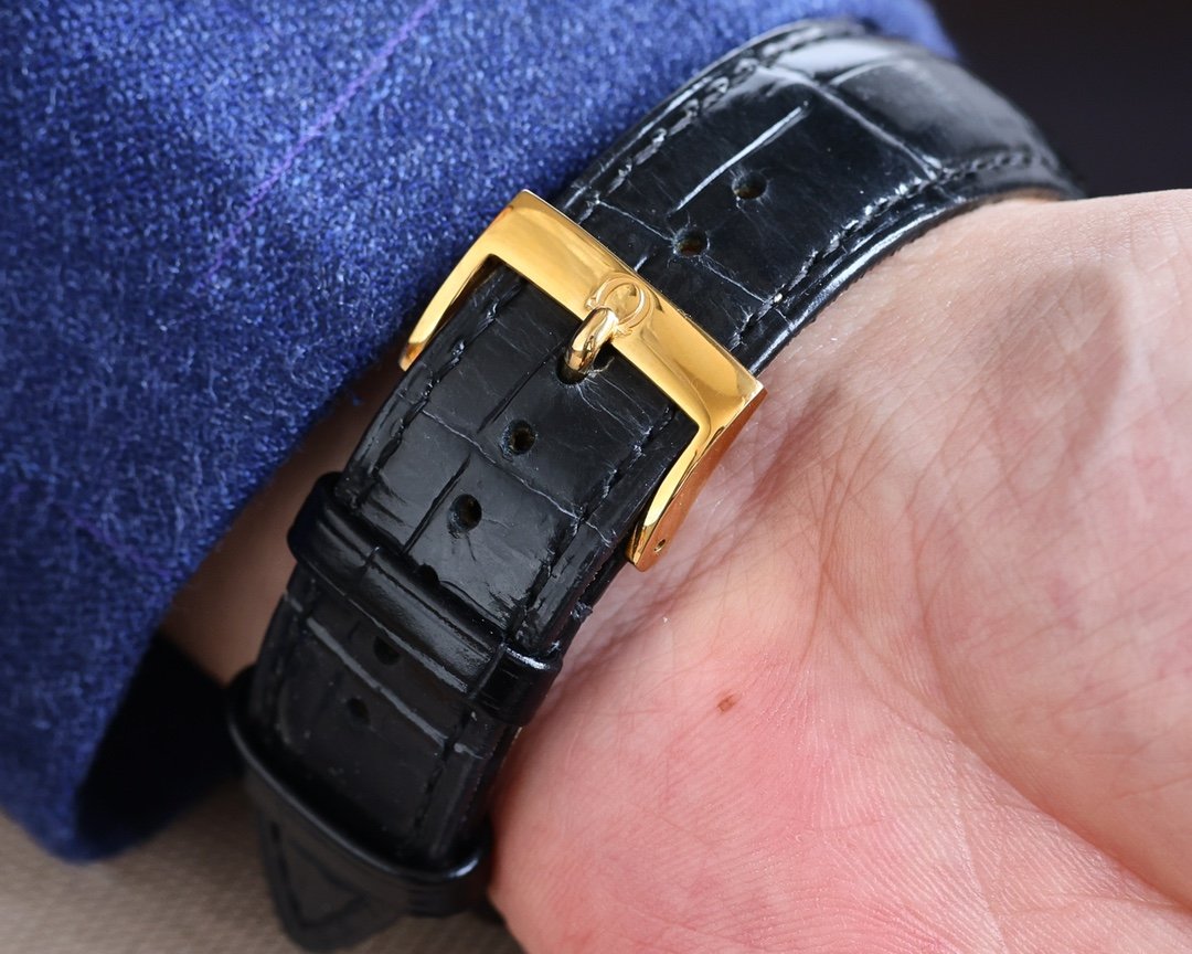 VARELLO CLASSIC 40MM GOLD-TONE CASE ANNUAL CALENDAR WATCH
