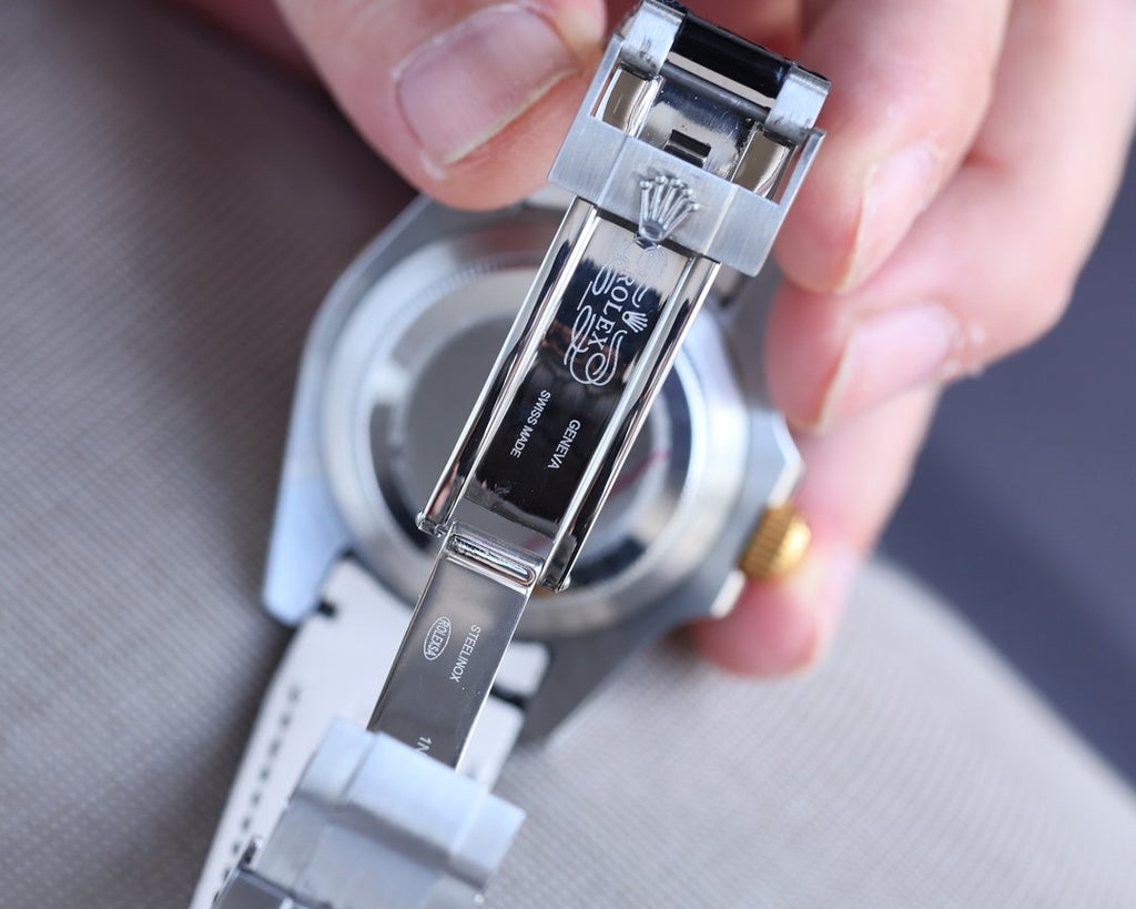 CLASSIC 40MM TWO-TONE GOLD-TONE STEEL CASE BLACK CERAMIC BEZEL LEATHER STRAP WATCH