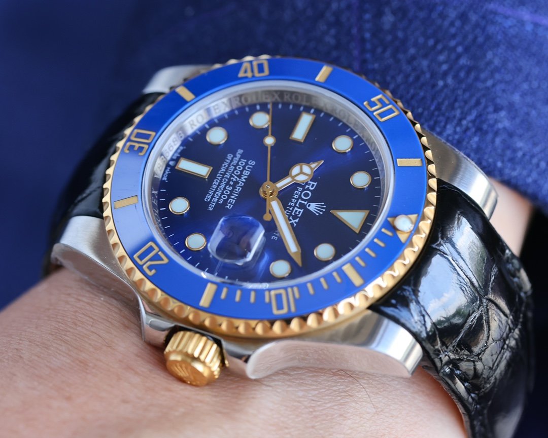 CLASSIC 40MM TWO-TONE GOLD-TONE STEEL CASE BLUE CERAMIC BEZEL LEATHER STRAP WATCH