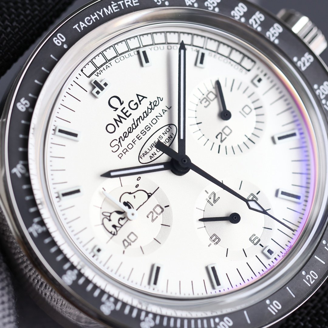 VARELLO CLASSIC 42MM WHITE DIAL CHRONOGRAPH WATCH