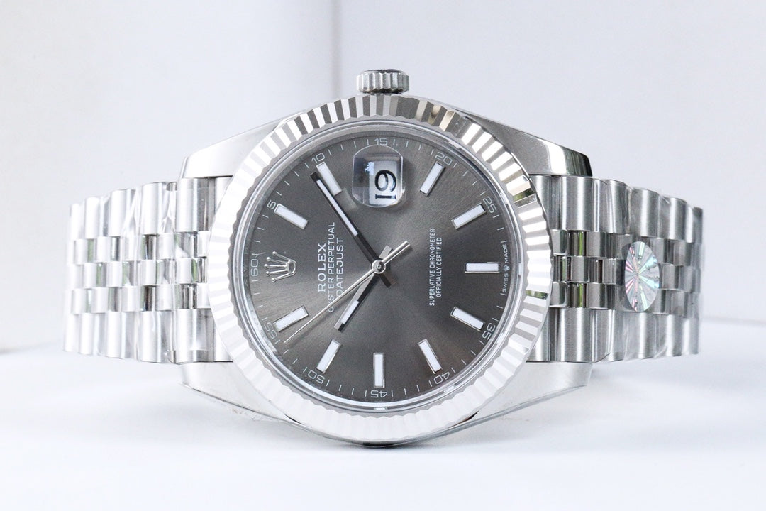 CLASSIC 41MM GREY DIAL SILVER-TONE CASE WATCH