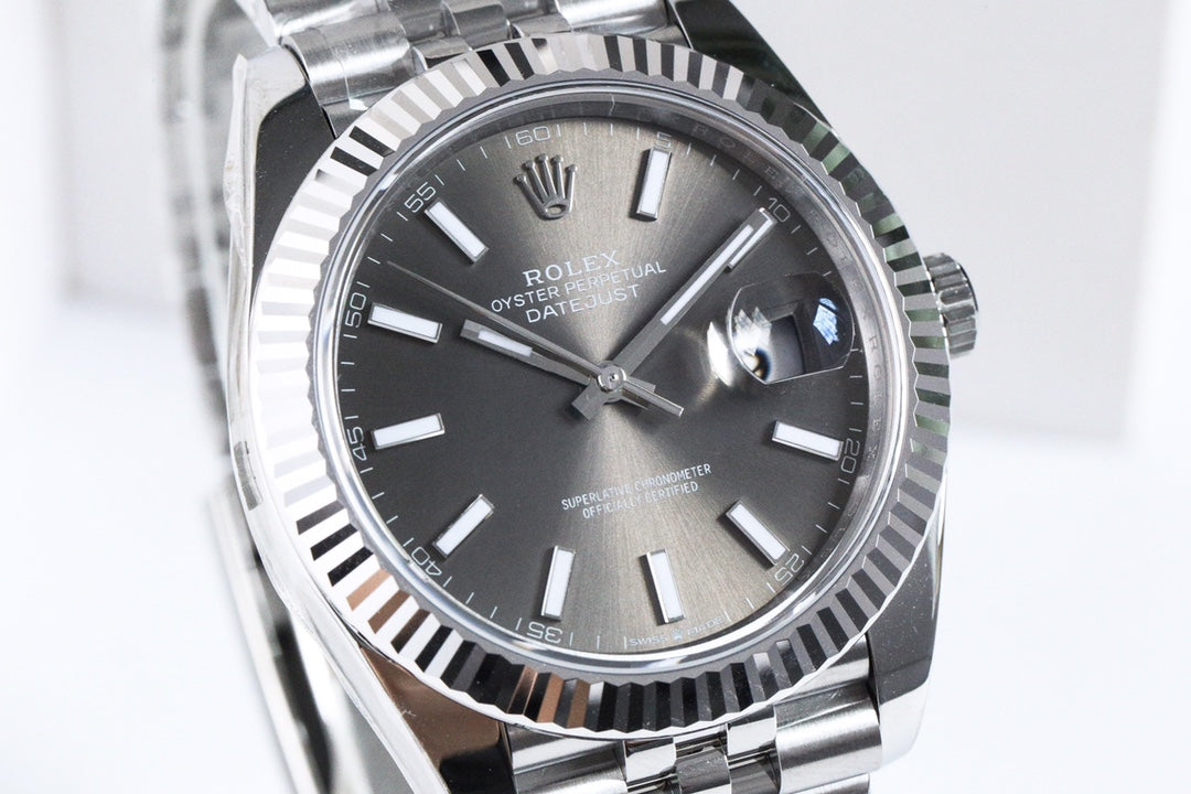 CLASSIC 41MM GREY DIAL SILVER-TONE CASE WATCH