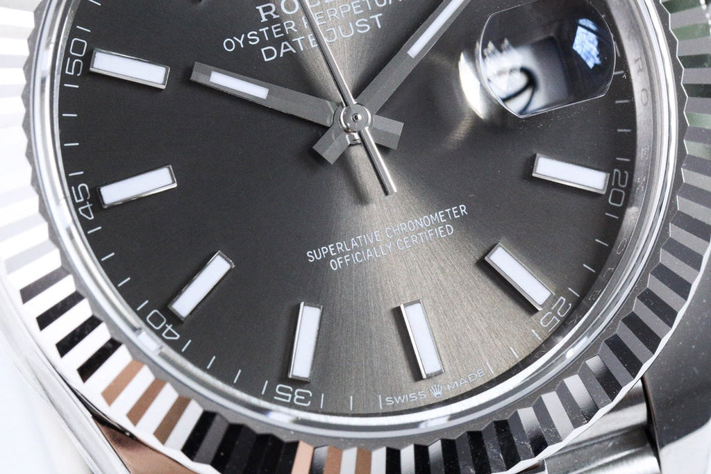 CLASSIC 41MM GREY DIAL SILVER-TONE CASE WATCH