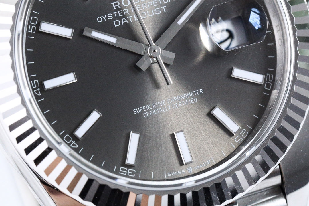 CLASSIC 41MM GREY DIAL SILVER-TONE CASE WATCH