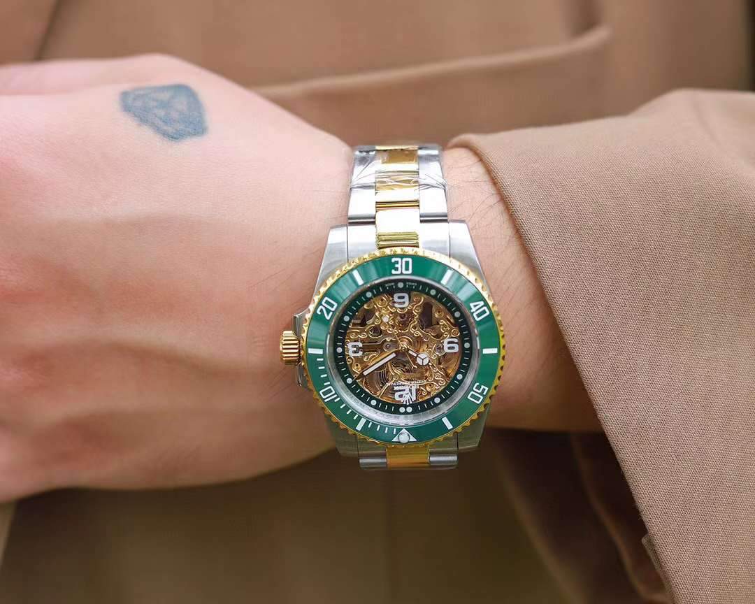 CLASSIC 40MM SKELETON DIAL DIVE WATCH