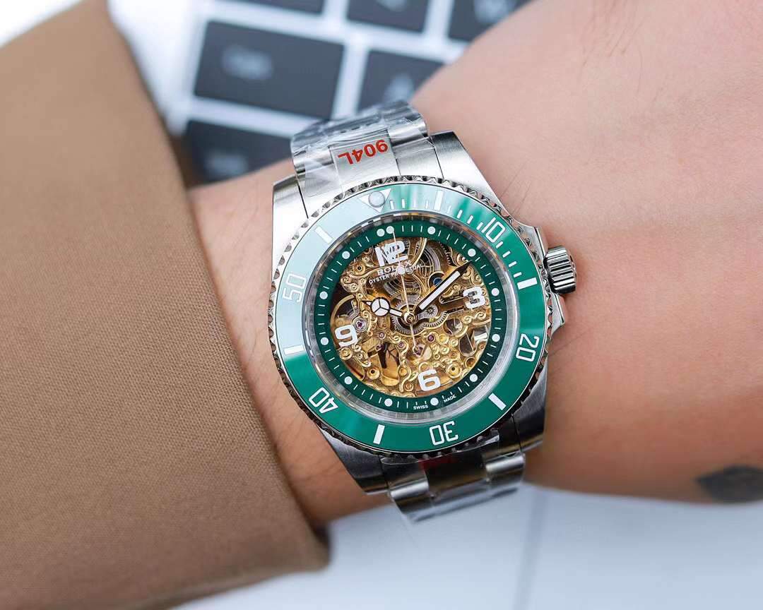 CLASSIC 40MM SKELETON DIAL DIVE WATCH