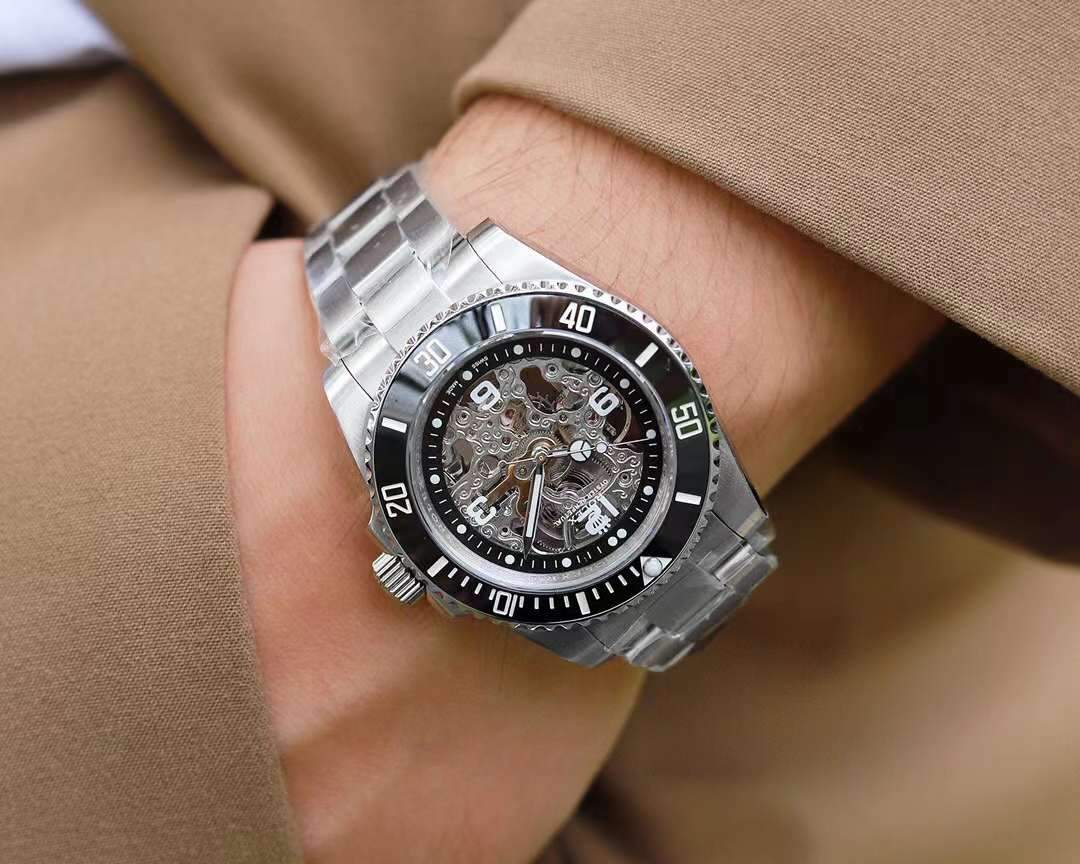 CLASSIC 40MM SKELETON DIAL DIVE WATCH