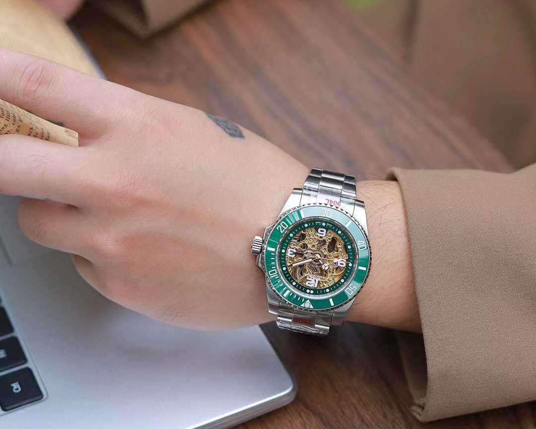 CLASSIC 40MM SKELETON DIAL DIVE WATCH