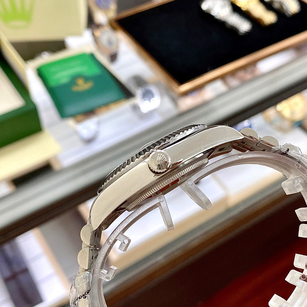 CLASSIC 40MM STAINLESS STEEL STRAP WATCH