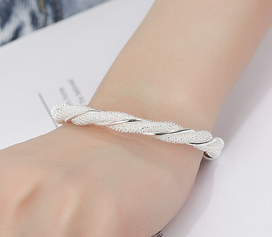 Minimalist Layered Chain Bracelet with Rectangular Crystal – Adjustable Silver Bracelet – Elegant Everyday Jewelry for Women