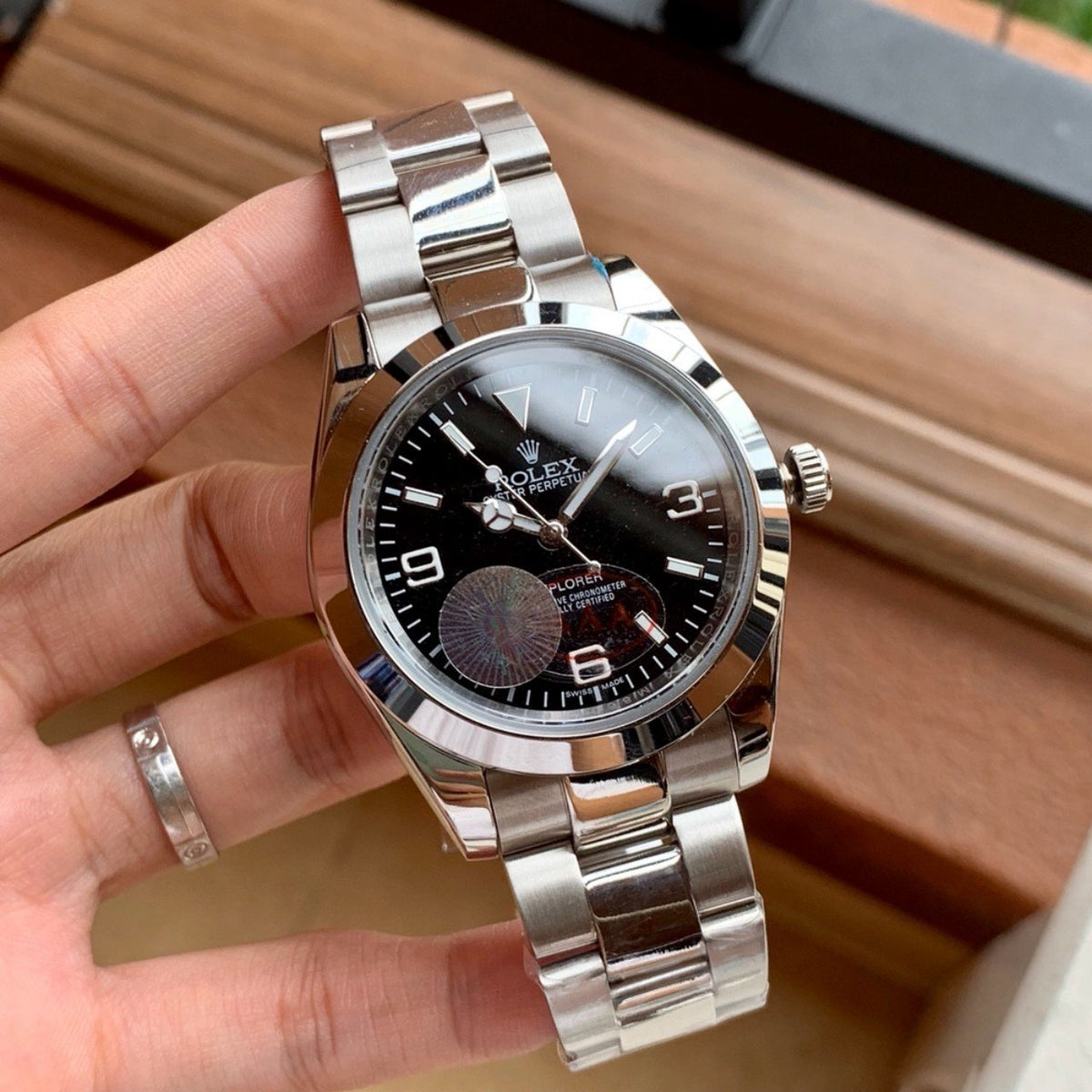 CLASSIC STAINLESS STEEL BRACELET WATCH