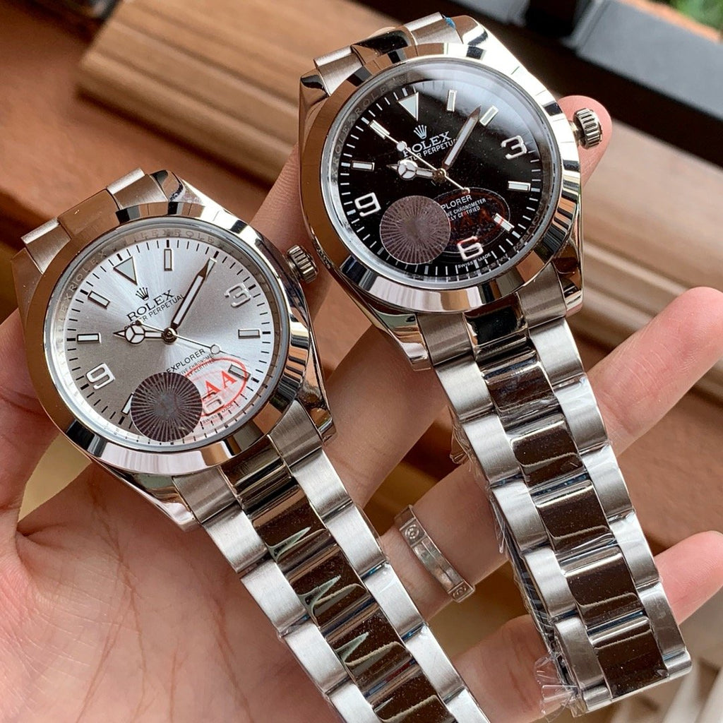 CLASSIC STAINLESS STEEL BRACELET WATCH