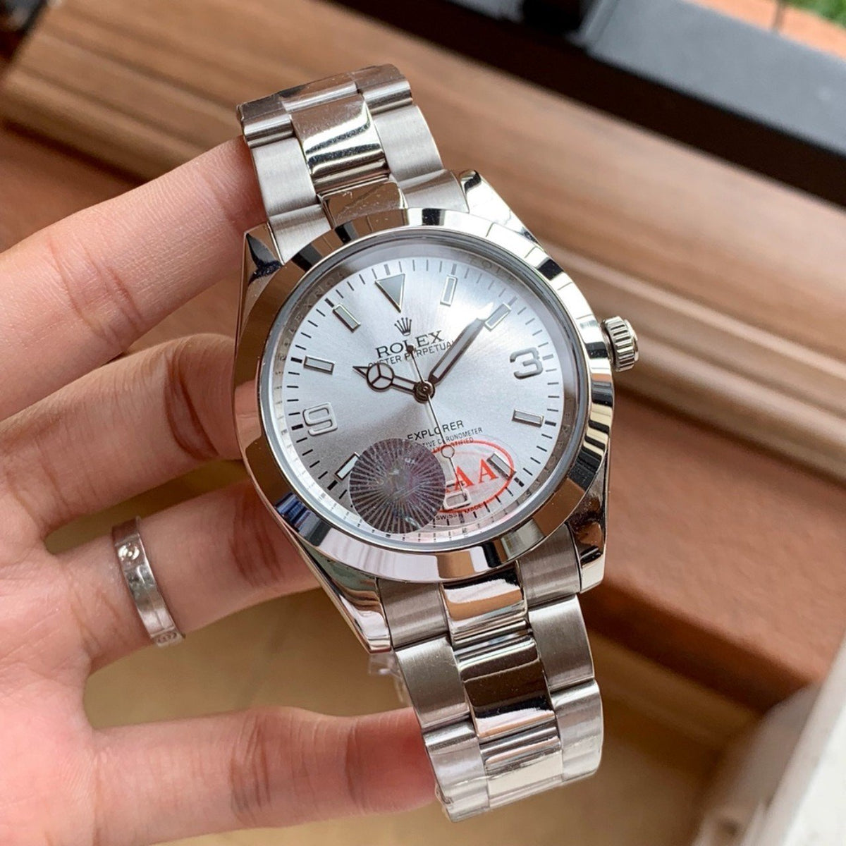 CLASSIC STAINLESS STEEL BRACELET WATCH