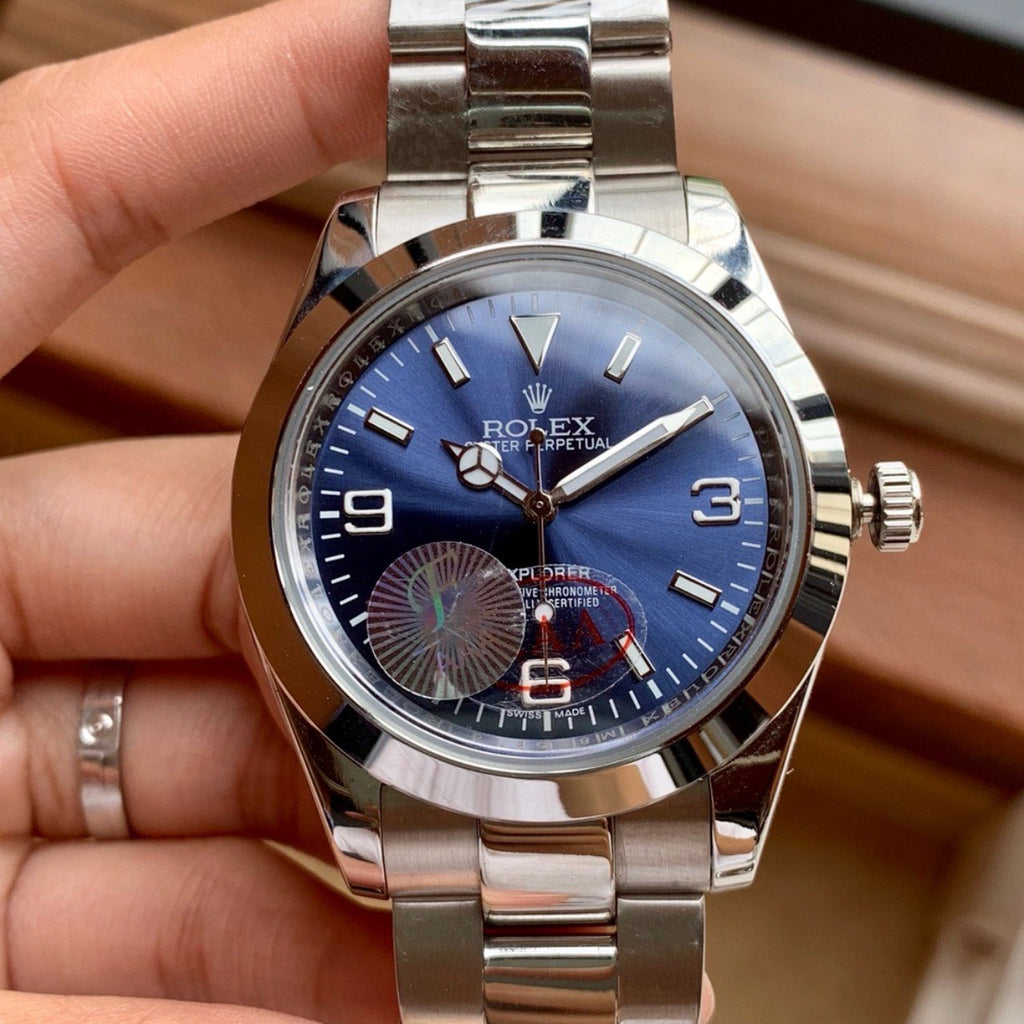 CLASSIC STAINLESS STEEL BRACELET WATCH