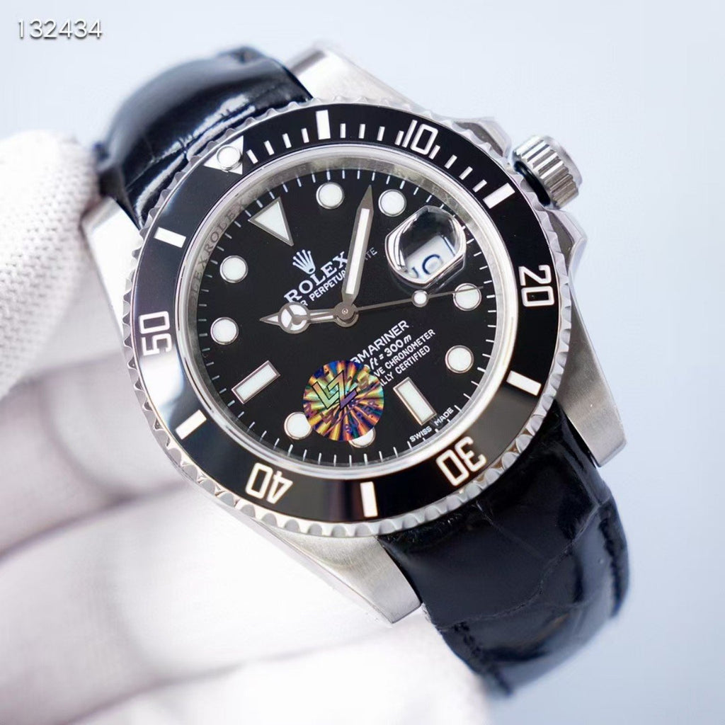 CLASSIC BLACK DIAL LEATHER STRAP DIVE WATCH