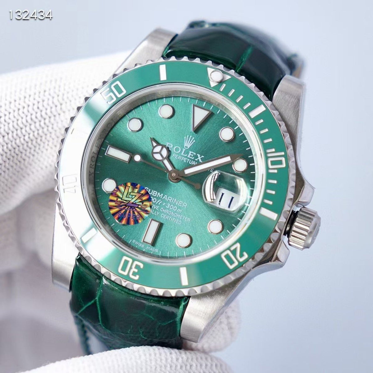 CLASSIC BLACK DIAL LEATHER STRAP DIVE WATCH