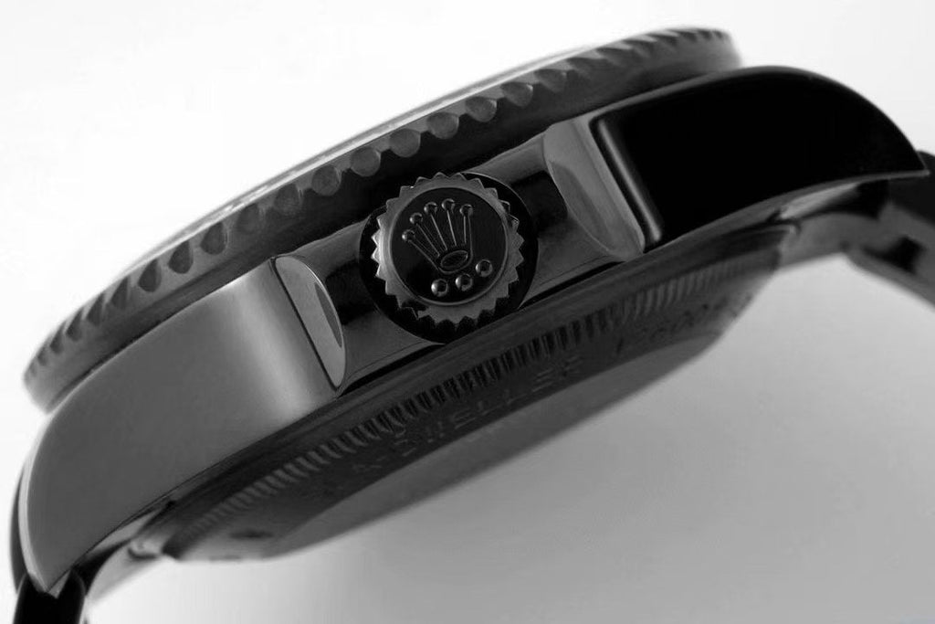 CLASSIC CUSTOM ALL-BLACK DEEP-DIVE WATCH