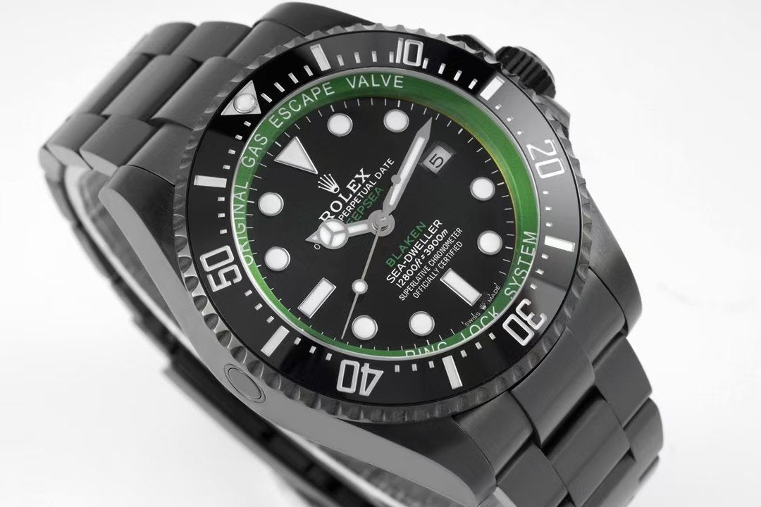 CLASSIC CUSTOM ALL-BLACK DEEP-DIVE WATCH