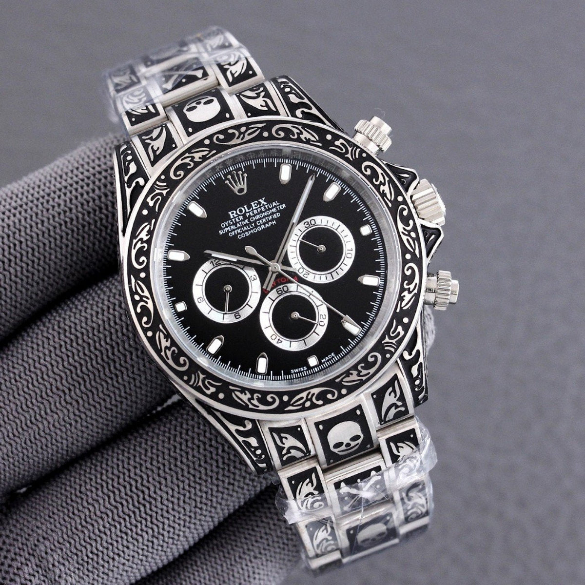 CLASSIC 40MM HAND-ENGRAVED WATCH