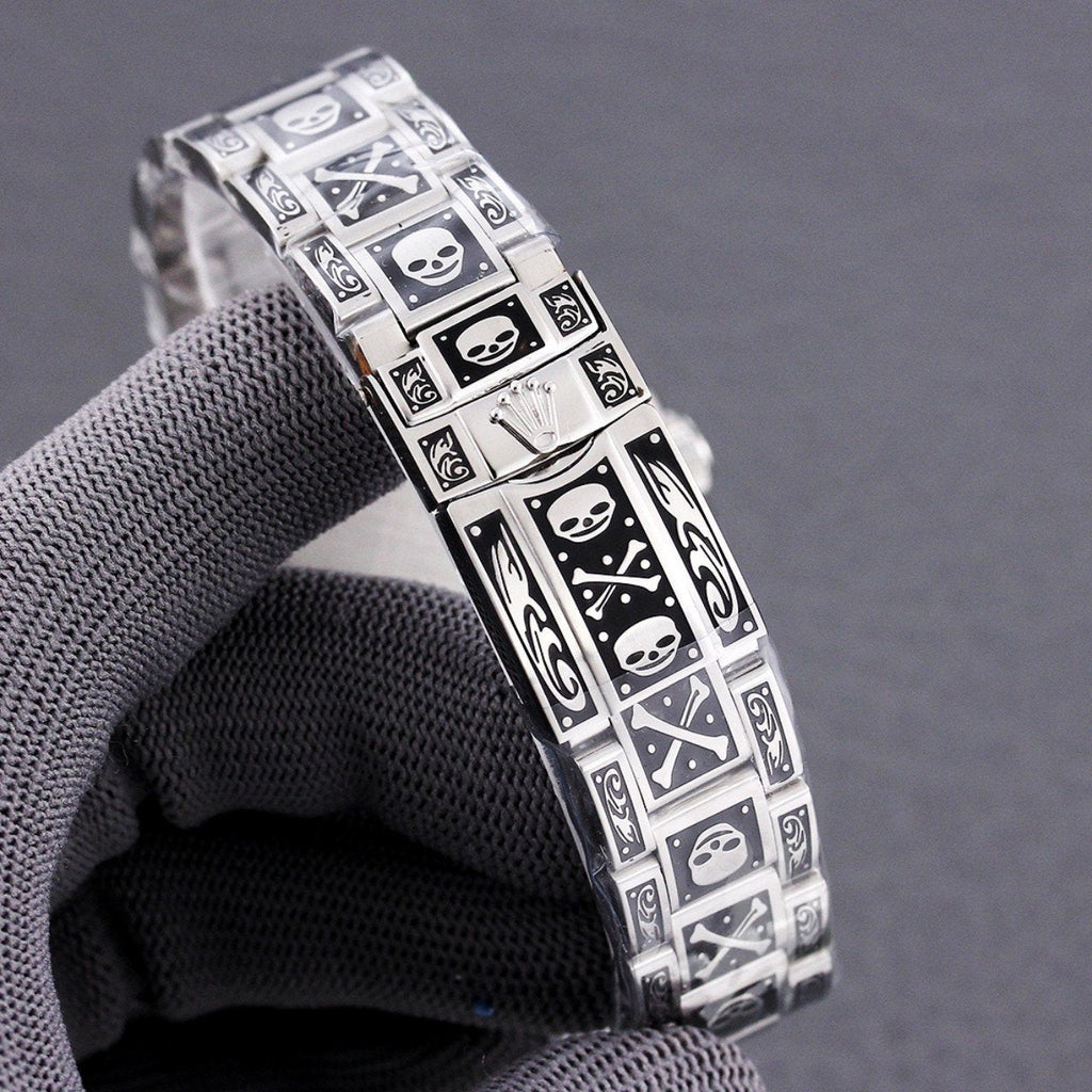 CLASSIC 40MM HAND-ENGRAVED WATCH