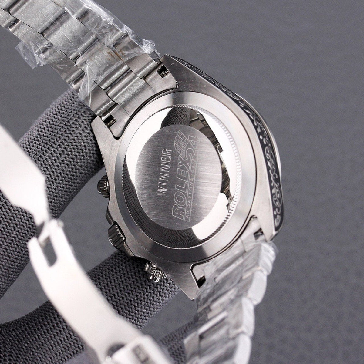 CLASSIC 40MM HAND-ENGRAVED WATCH
