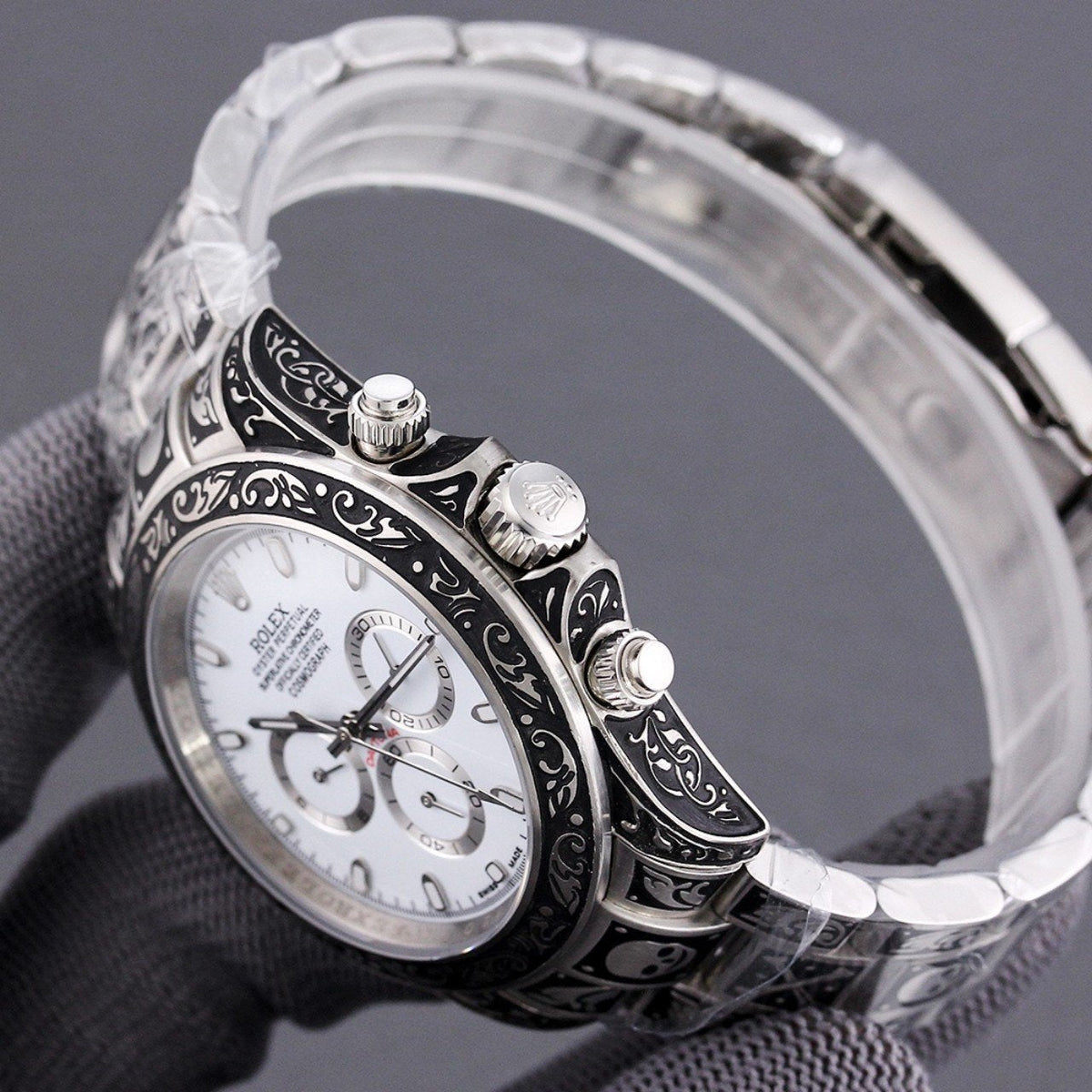 CLASSIC 40MM HAND-ENGRAVED WATCH