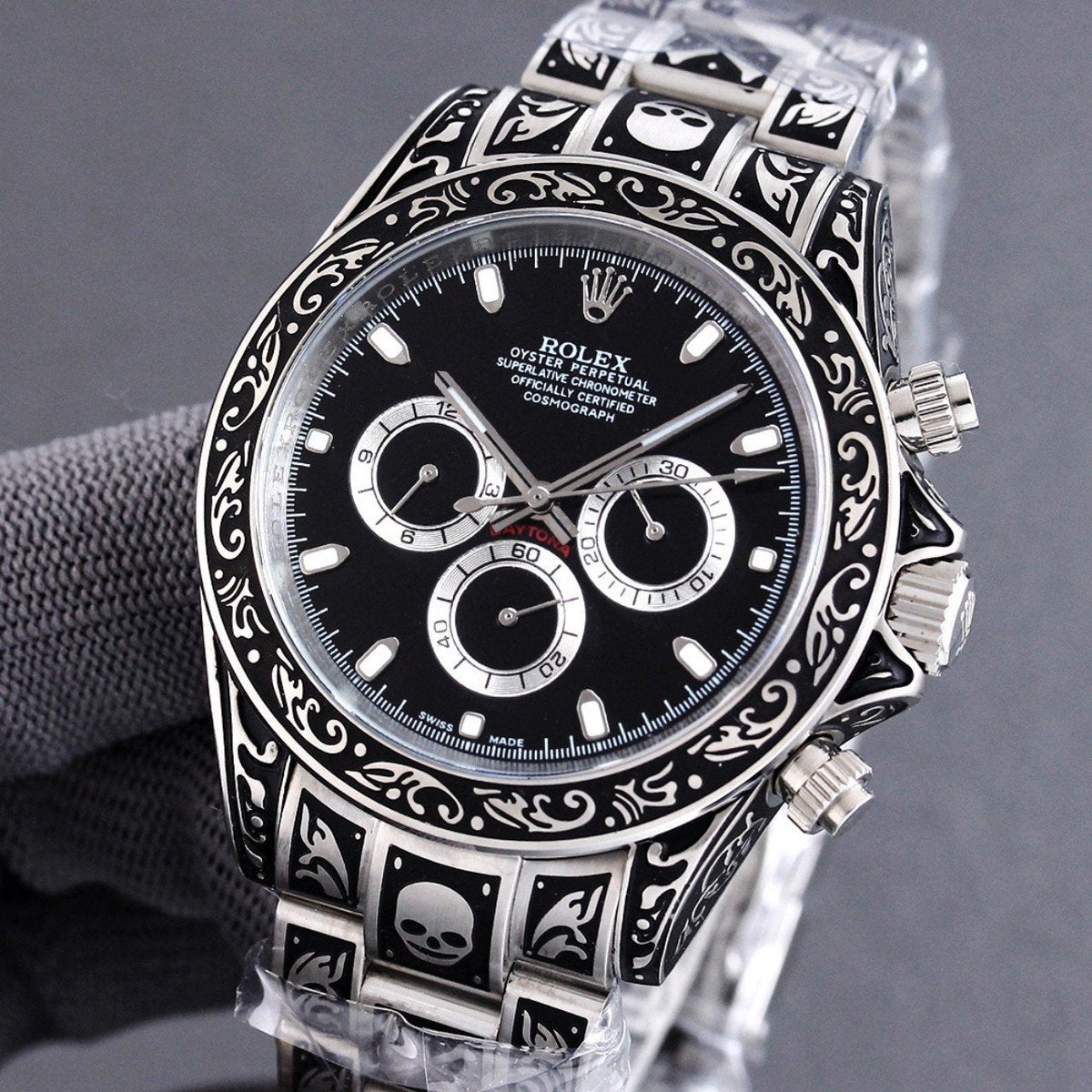CLASSIC 40MM HAND-ENGRAVED WATCH