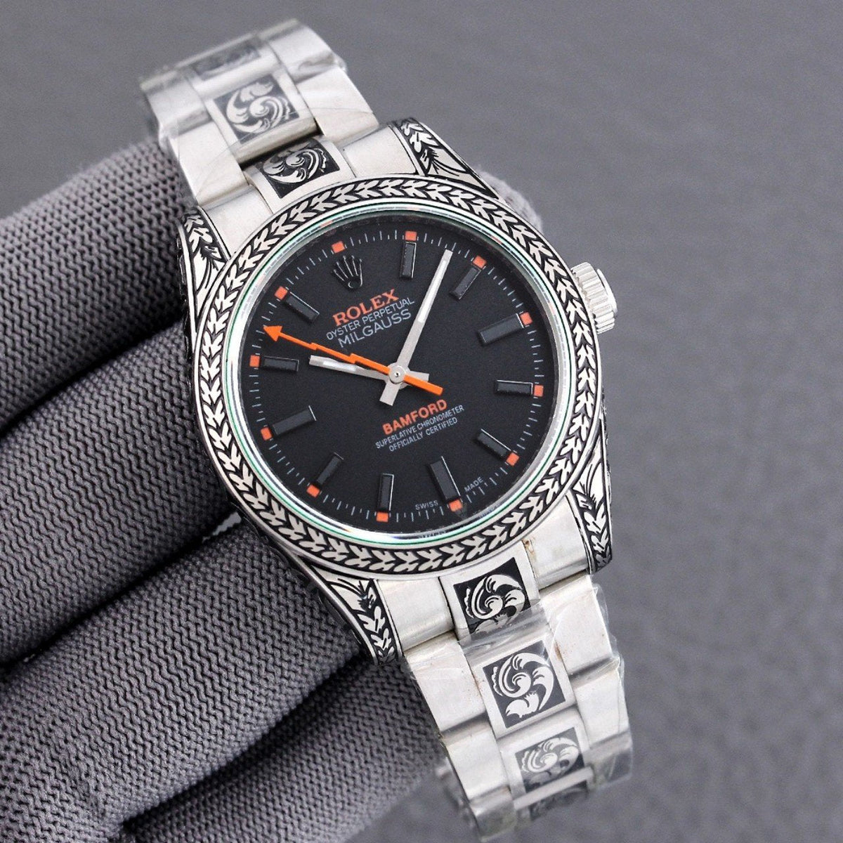 CLASSIC HAND-ENGRAVED WATCH
