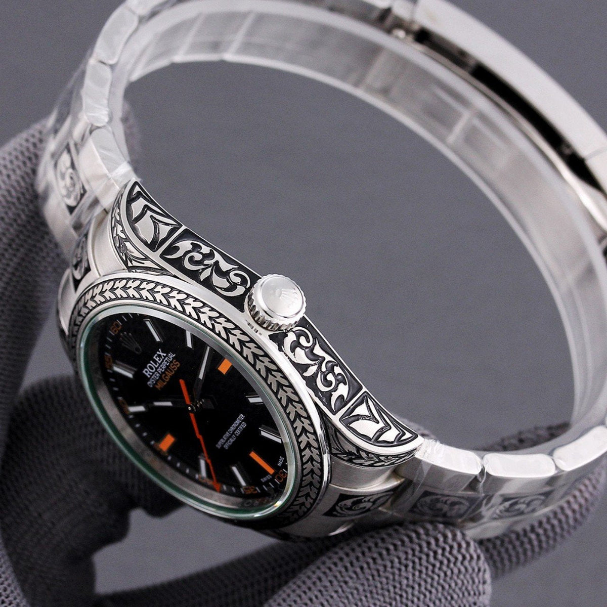 CLASSIC HAND-ENGRAVED WATCH