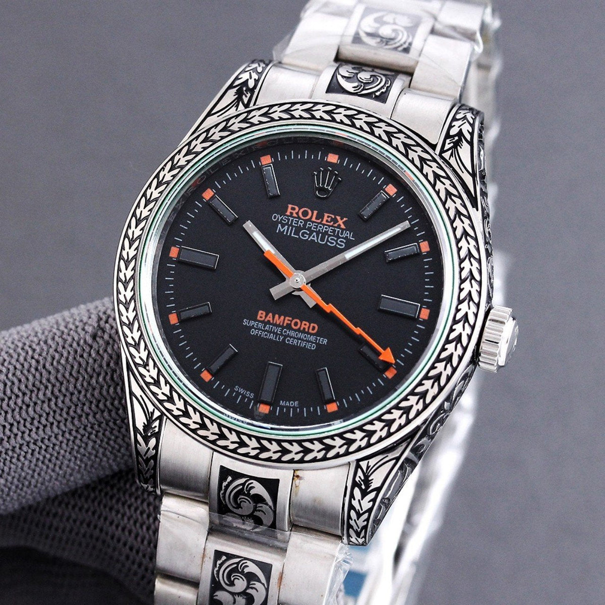 CLASSIC HAND-ENGRAVED WATCH