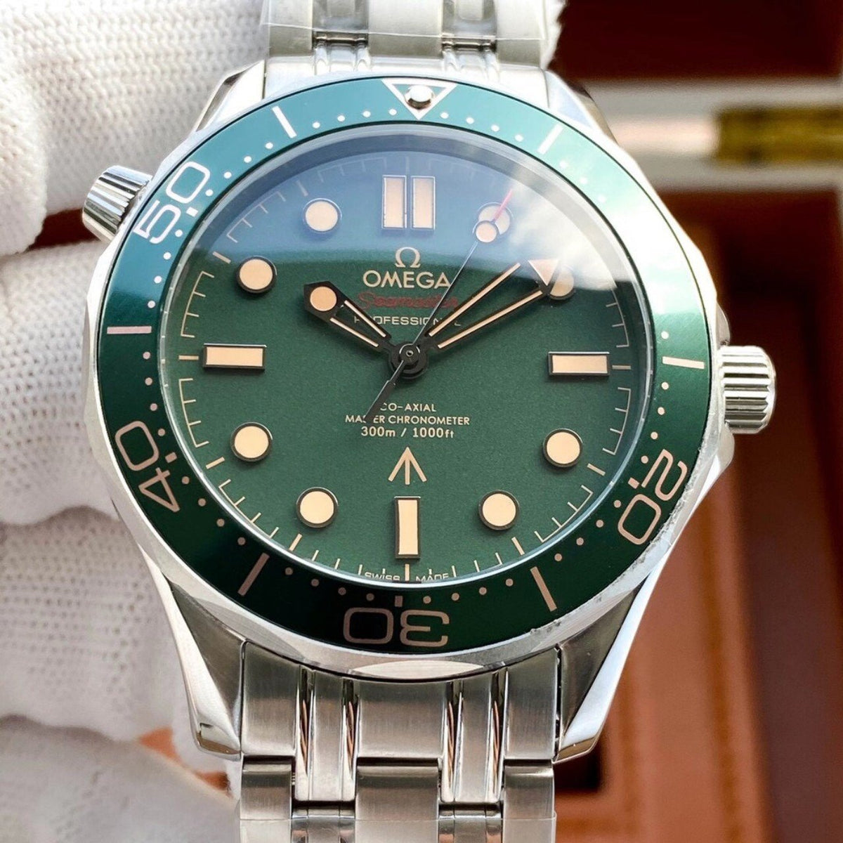 VARELLO CLASSIC DIVER 300M STAINLESS STEEL KHAKI DIAL WATCH