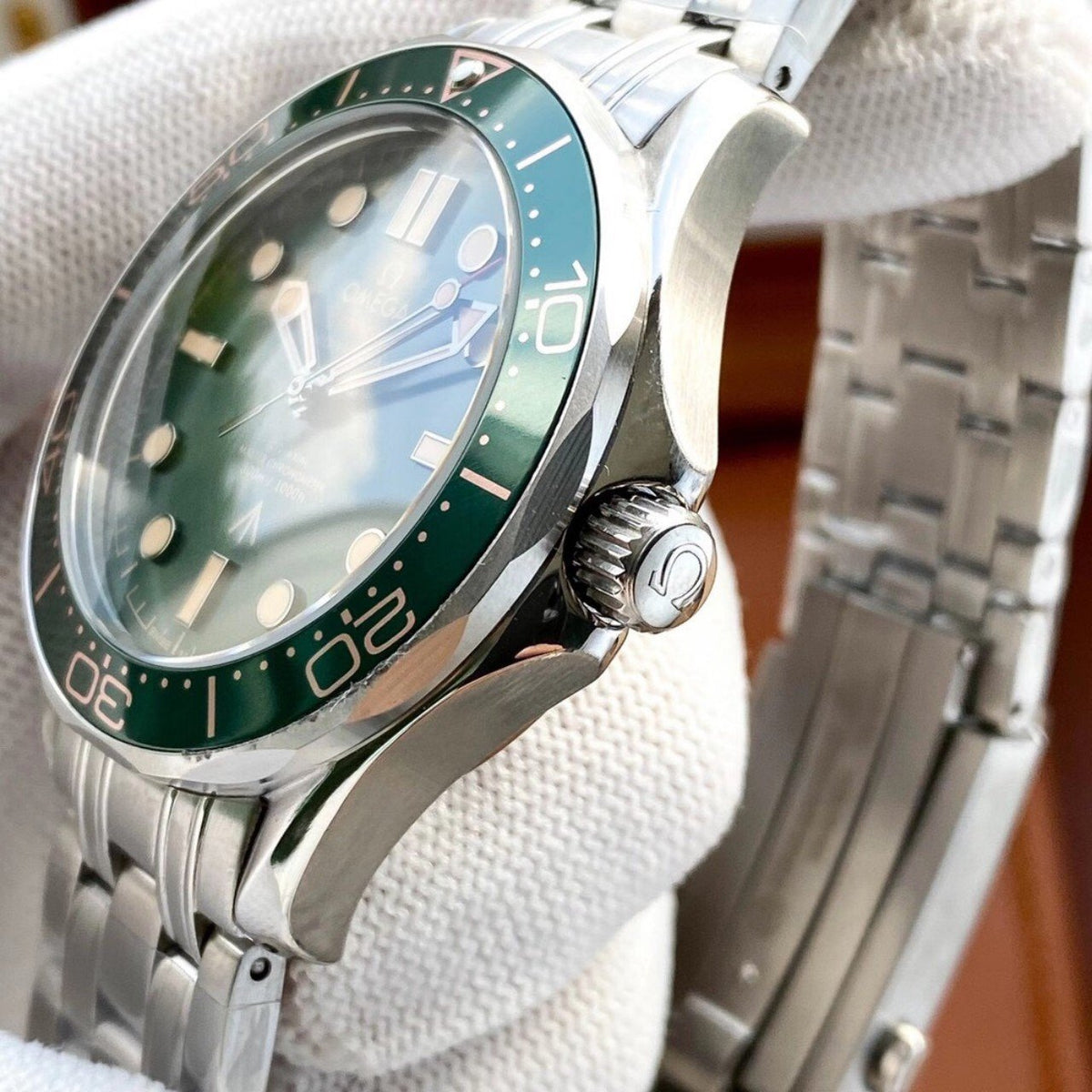 VARELLO CLASSIC DIVER 300M STAINLESS STEEL KHAKI DIAL WATCH