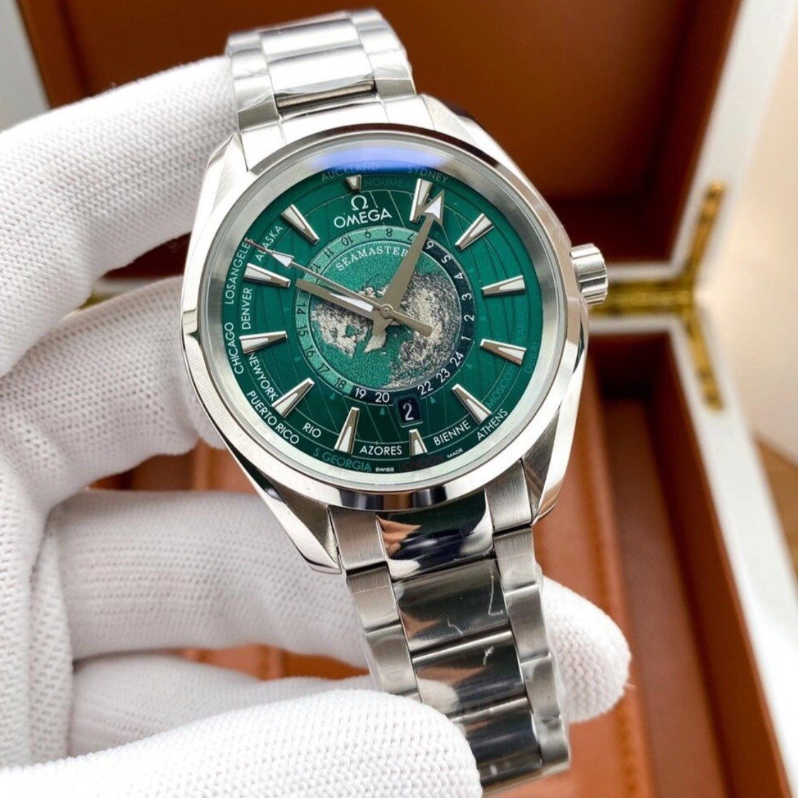 VARELLO CLASSIC TERRA 150M WORLDTIMER GREEN DIAL