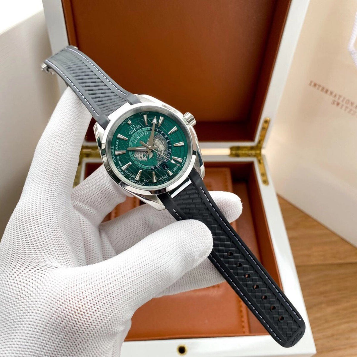 VARELLO CLASSIC TERRA 150M WORLDTIMER GREEN DIAL