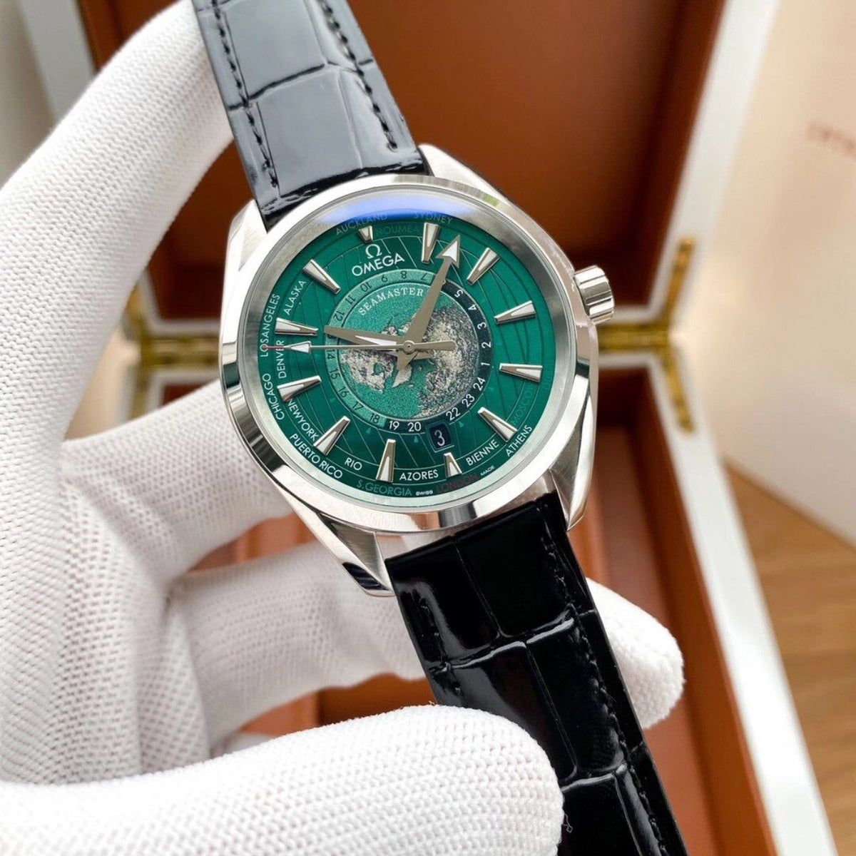 VARELLO CLASSIC TERRA 150M WORLDTIMER GREEN DIAL