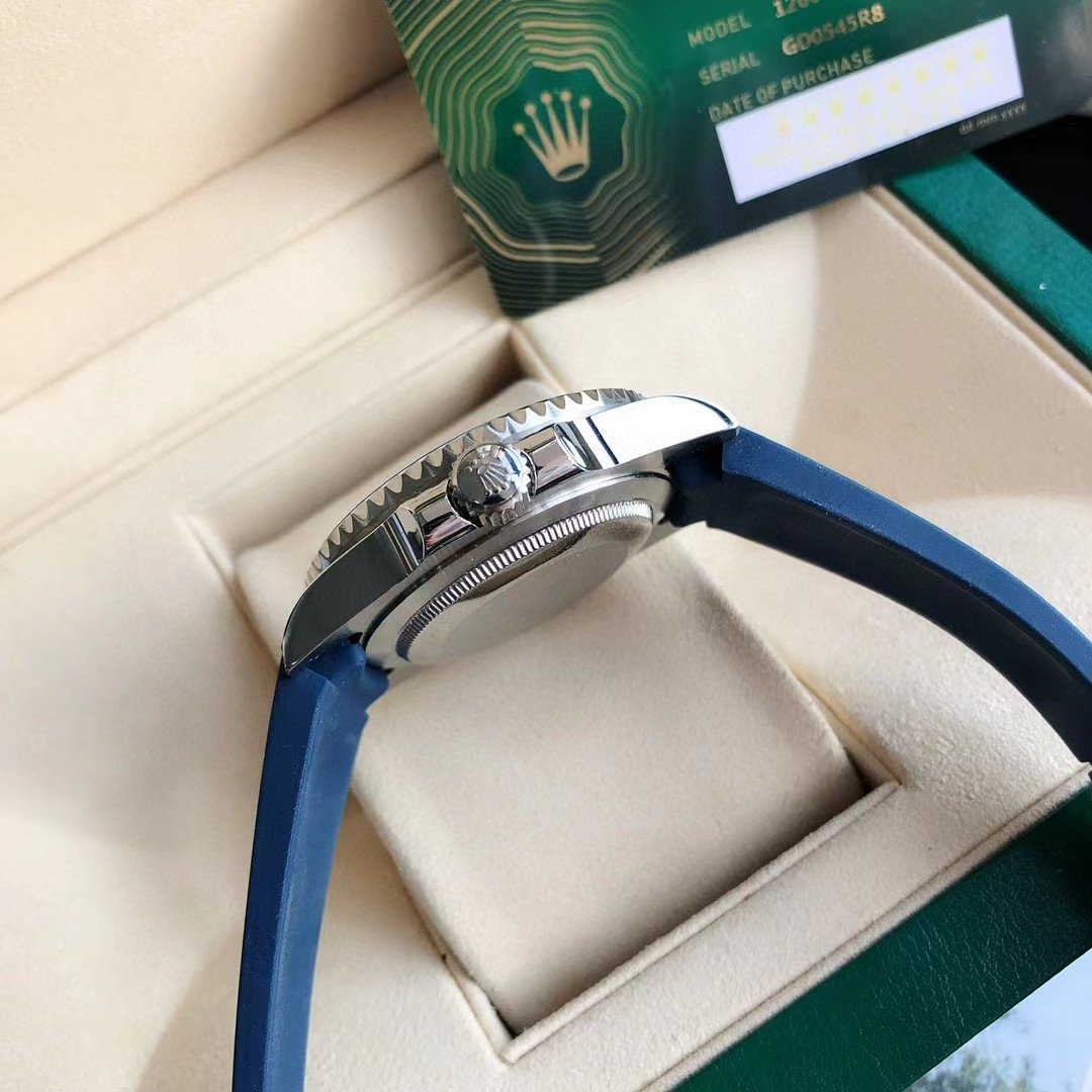 CLASSIC DATE 41MM BLUE BEZEL BLACK DIAL RUBBER STRAP DIVE WATCH