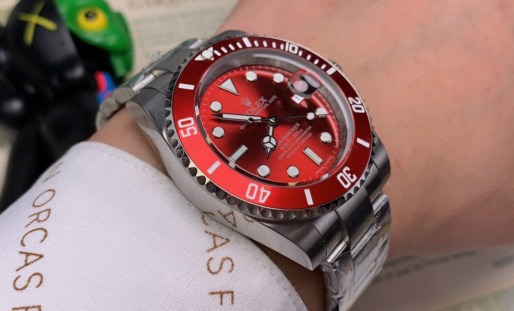 CLASSIC 40MM RED DIAL DIVE WATCH