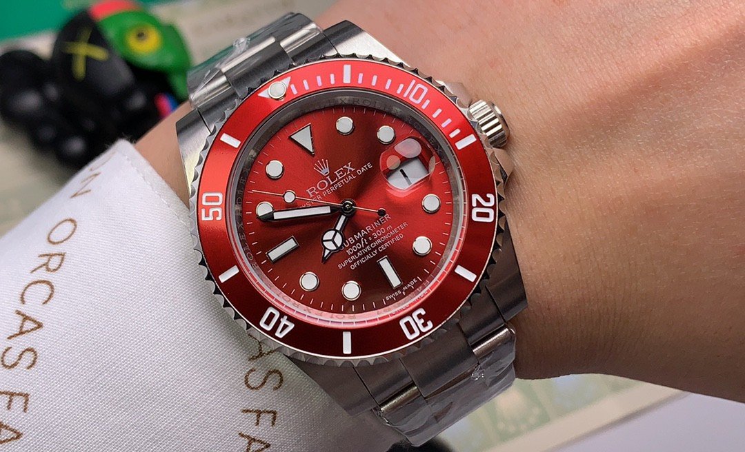 CLASSIC 40MM RED DIAL DIVE WATCH