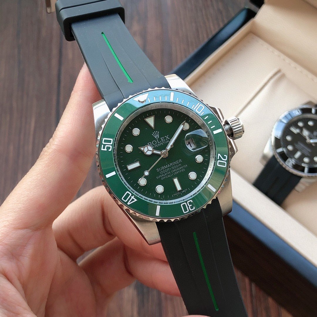 CLASSIC DATE 40MM CERAMIC BEZEL RUBBER STRAP DIVE WATCH