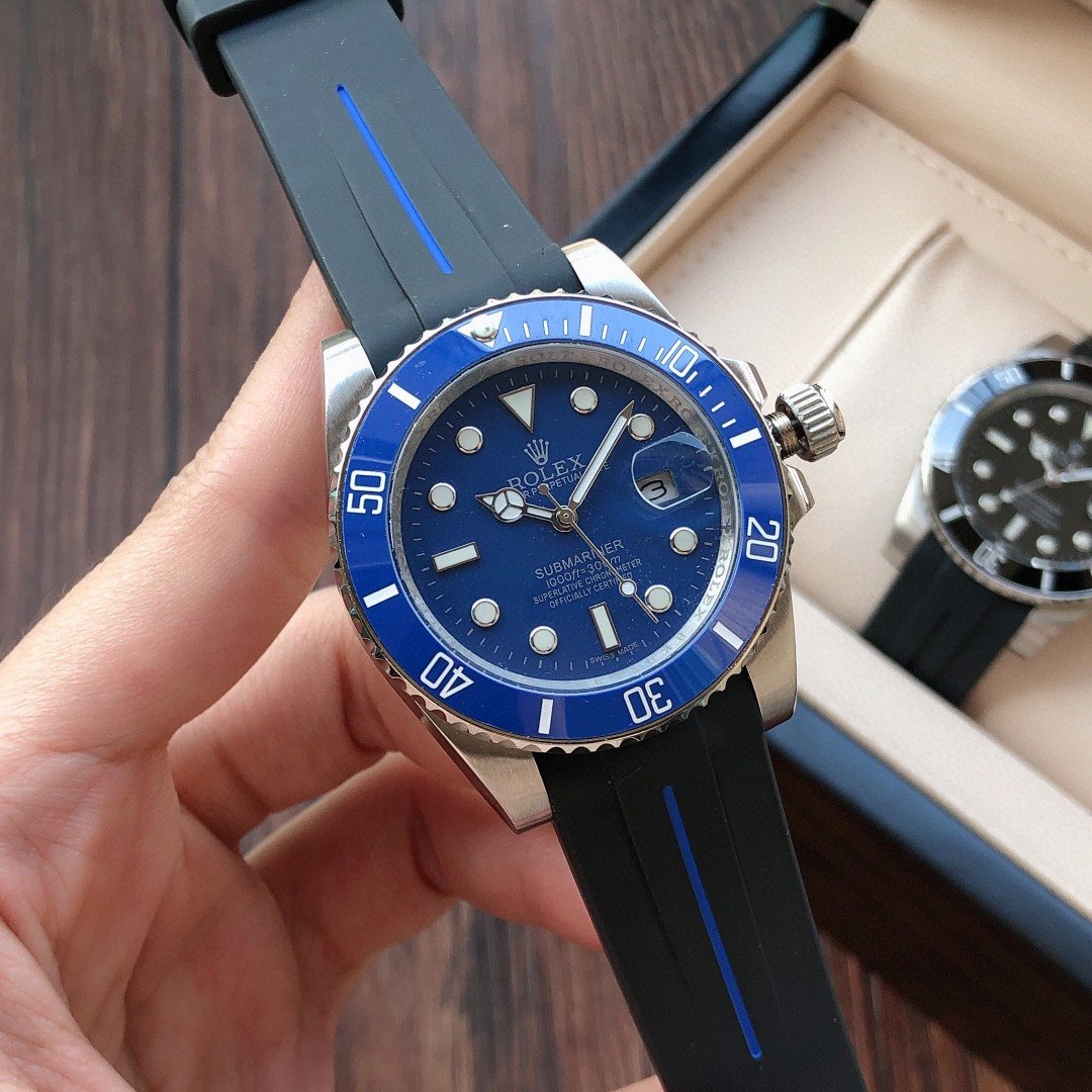 CLASSIC DATE 40MM CERAMIC BEZEL RUBBER STRAP DIVE WATCH