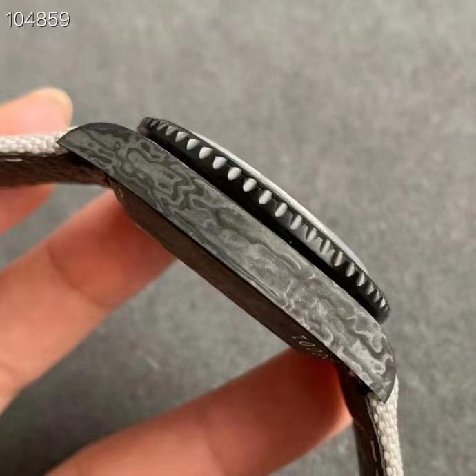 CLASSIC CUSTOM CARBON FIBER GREY GMT WATCH